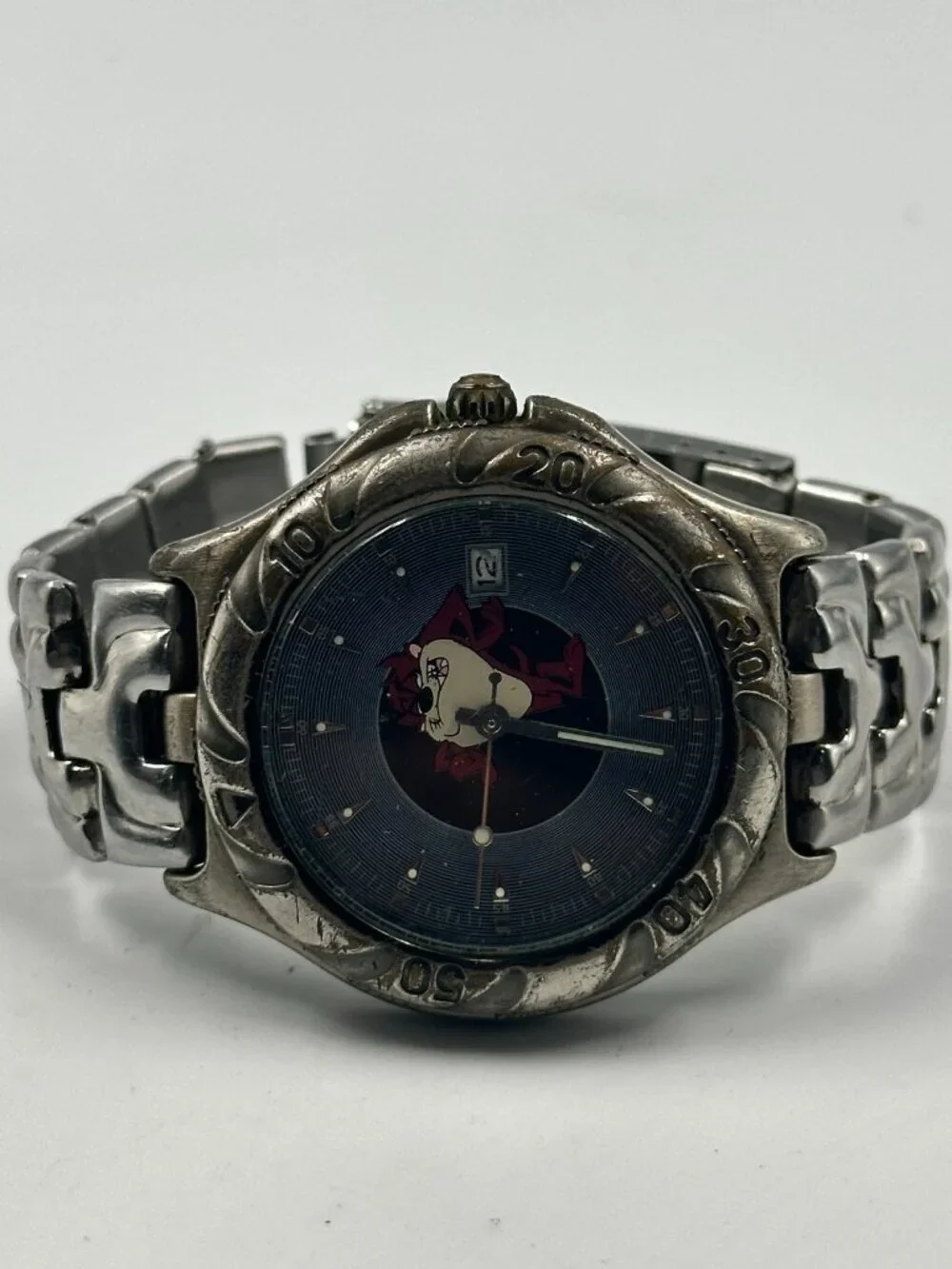 VTG. Warner Brothers Taz Watch Men Silver Tone Dark Gray Dial New Battery 6.75